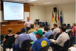 Cursos orientam sobre recuperação de nascentes e separação de resíduos